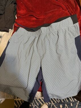 lululemon athletica Men's printed Athletic Training Shorts